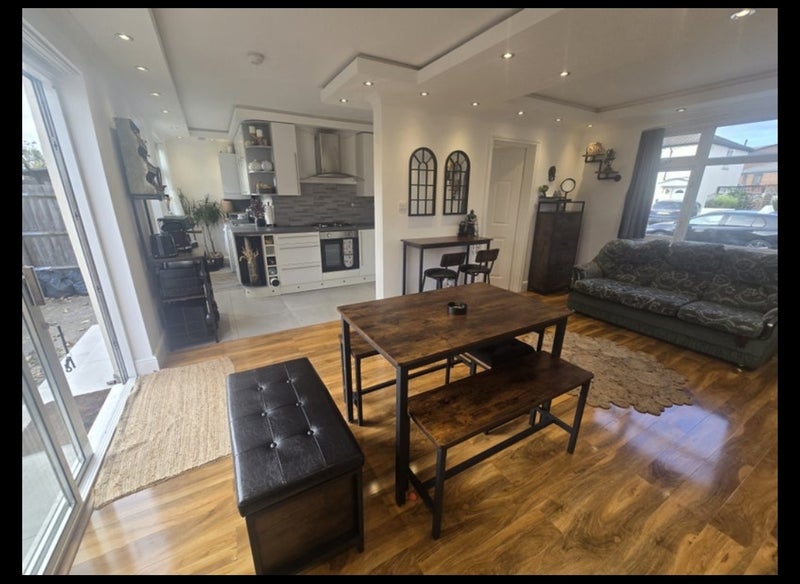House Oak Avenue in Greater London
