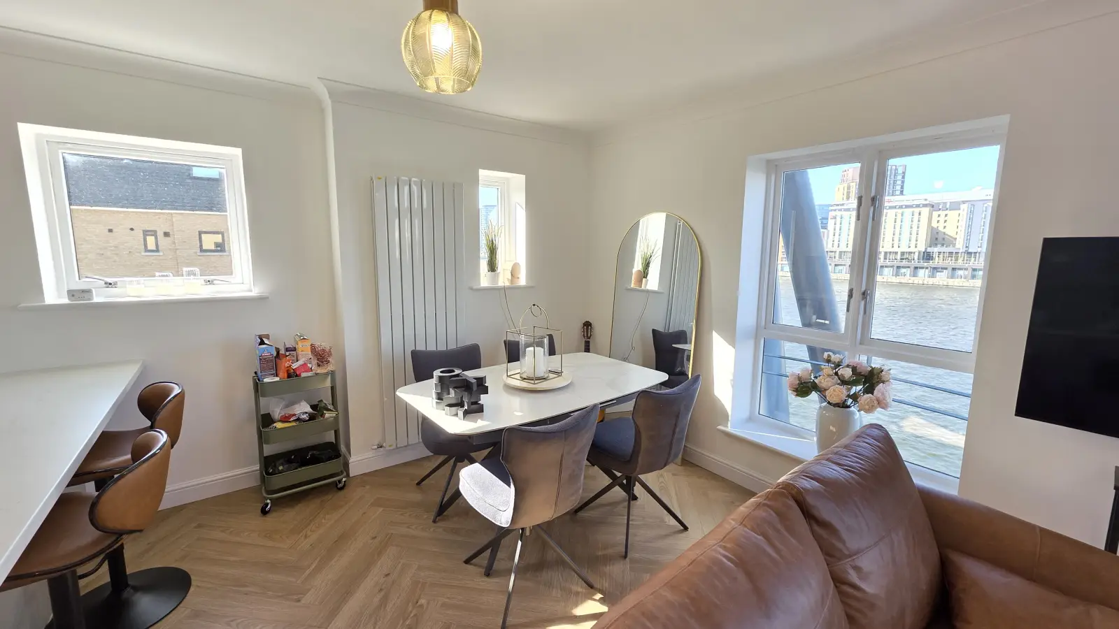 Flat Sylvan Road in Greater London