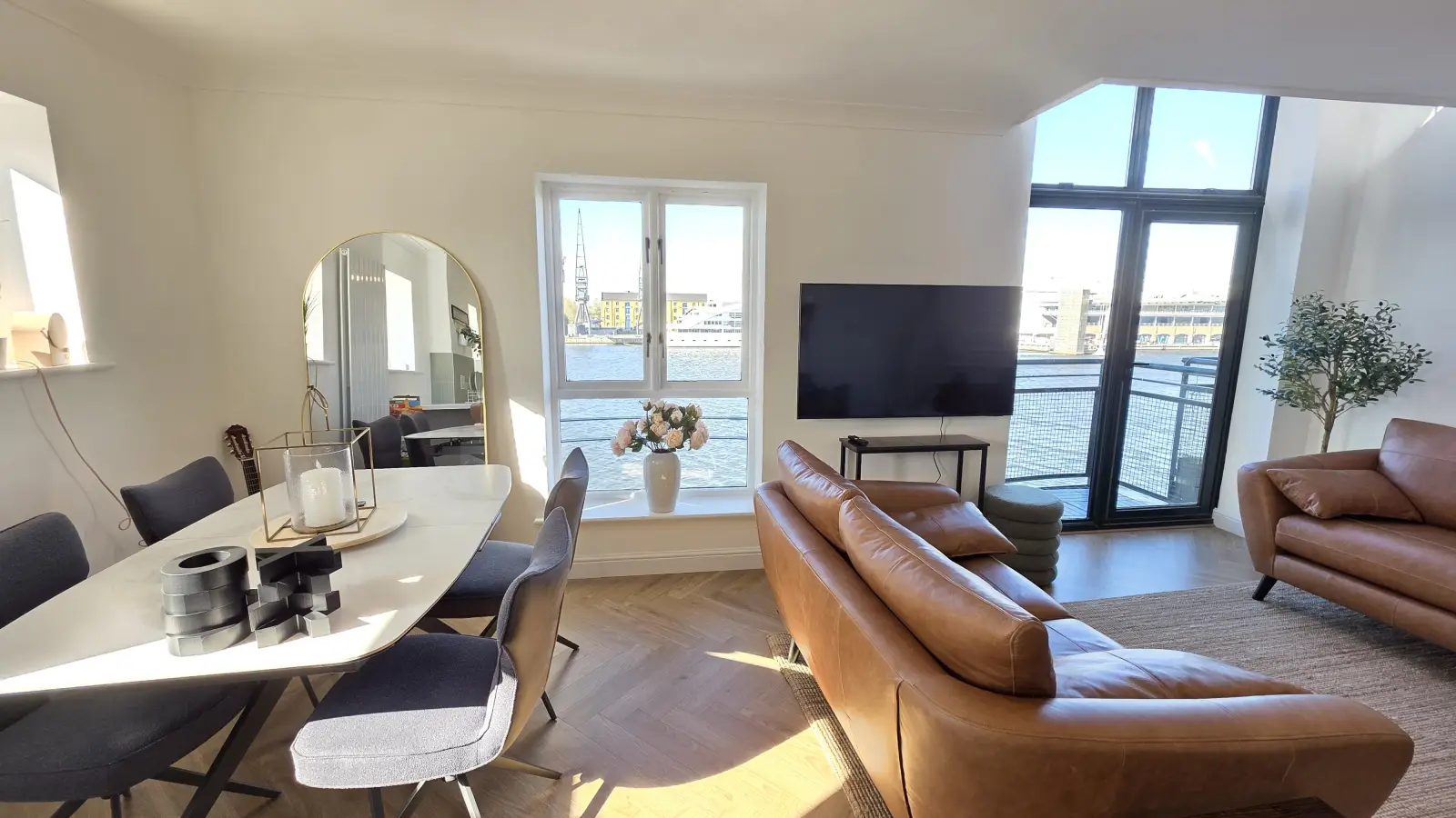 Flat Sylvan Road in Greater London
