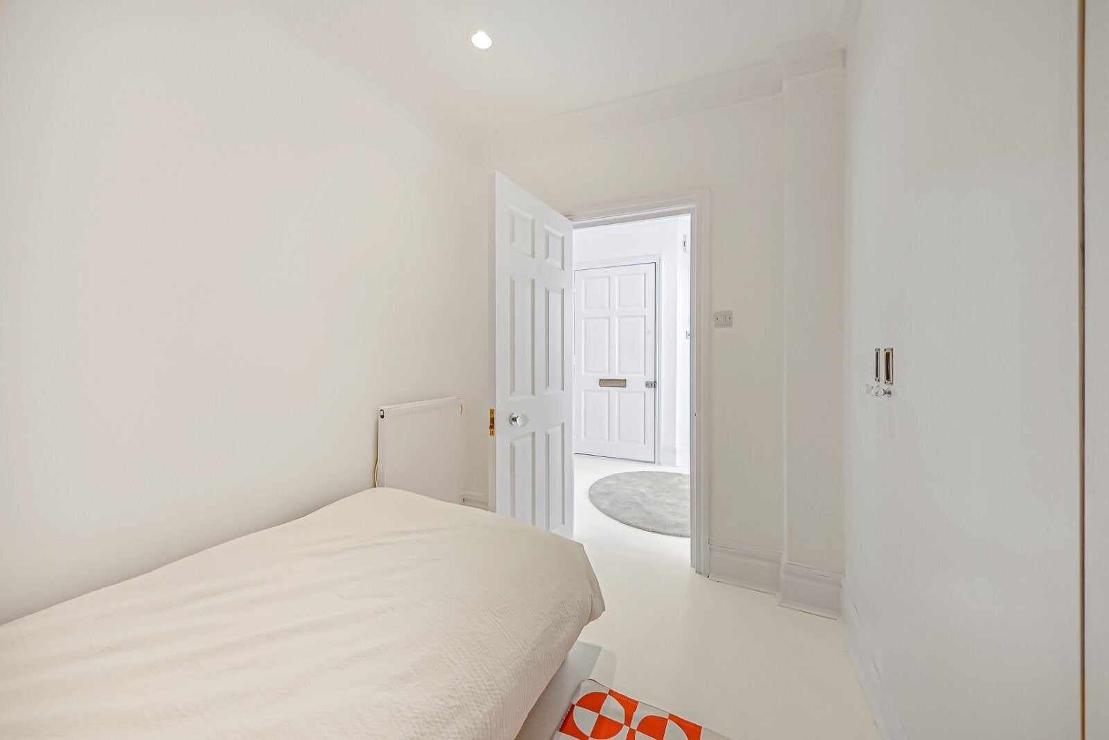 Flat Frognal Lane in Greater London