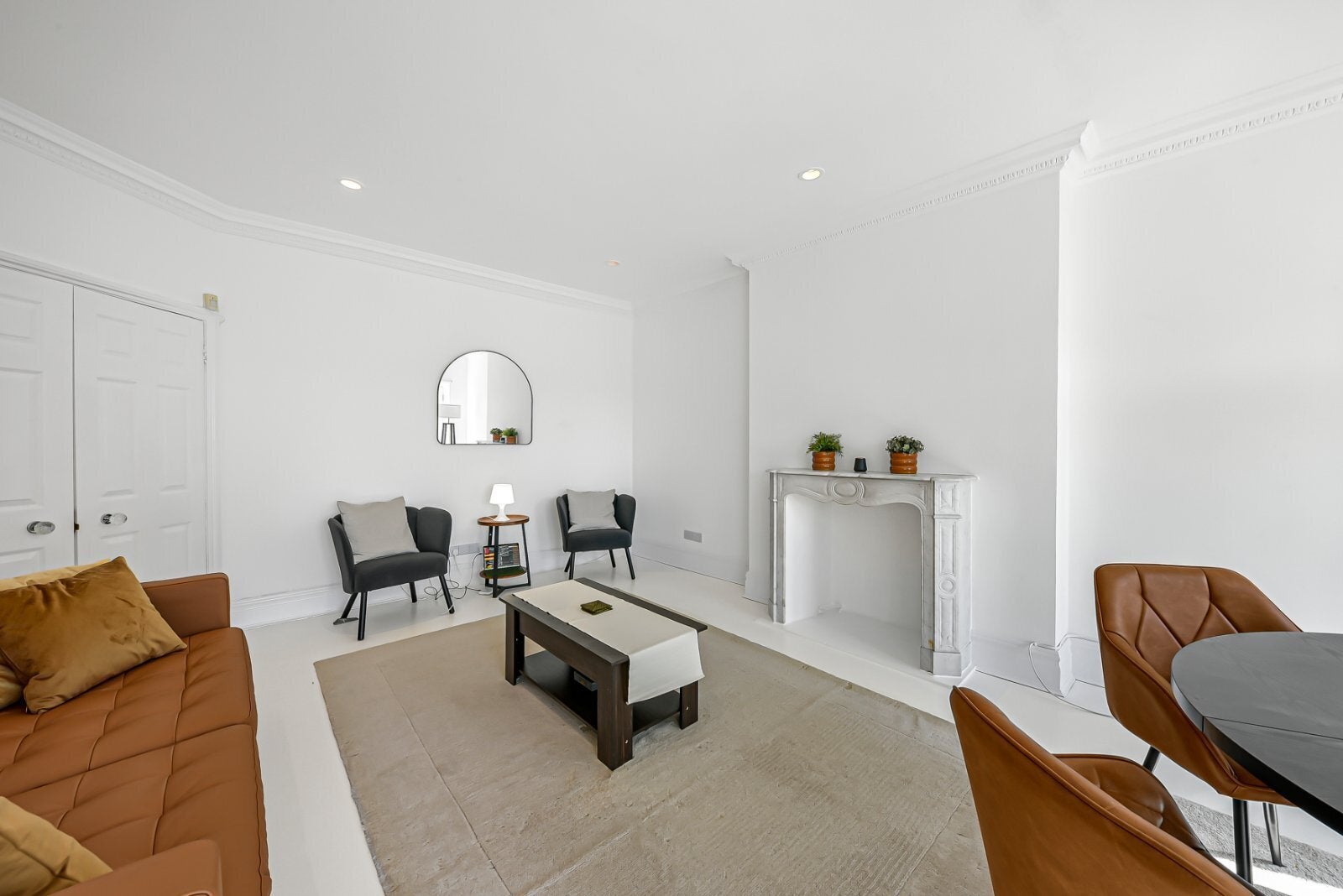 Flat Frognal Lane in Greater London