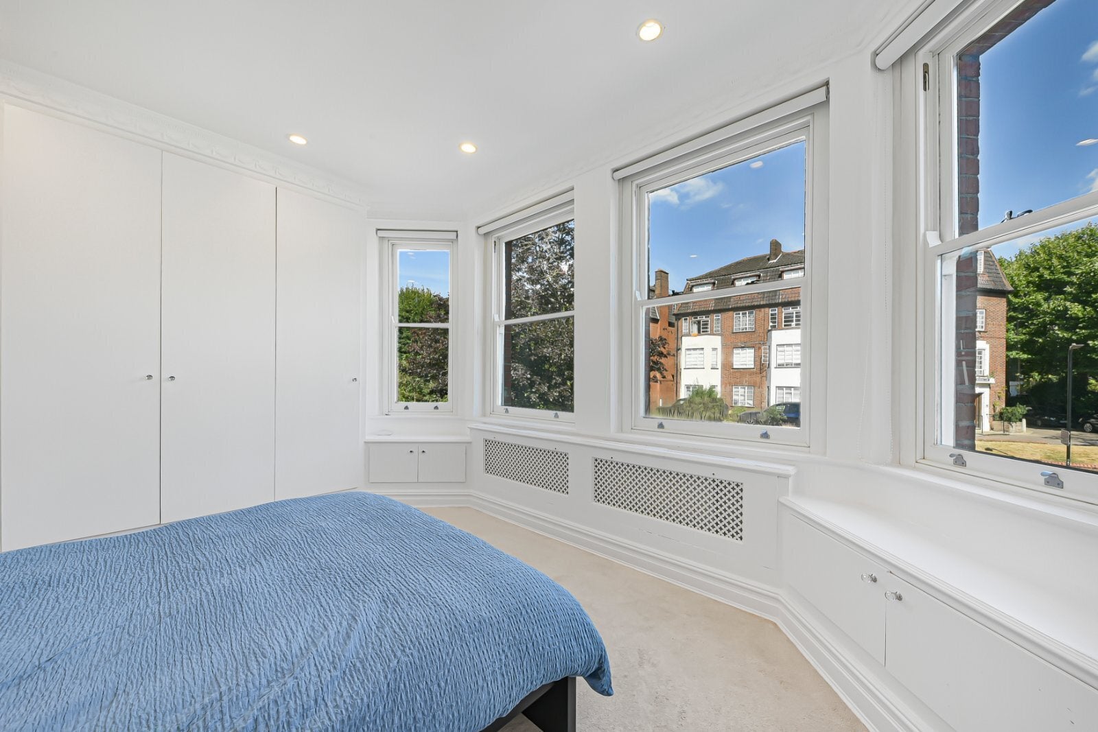 Flat Frognal Lane in Greater London