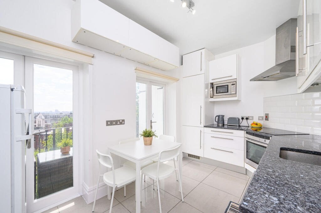 Flat Frognal Lane in Greater London