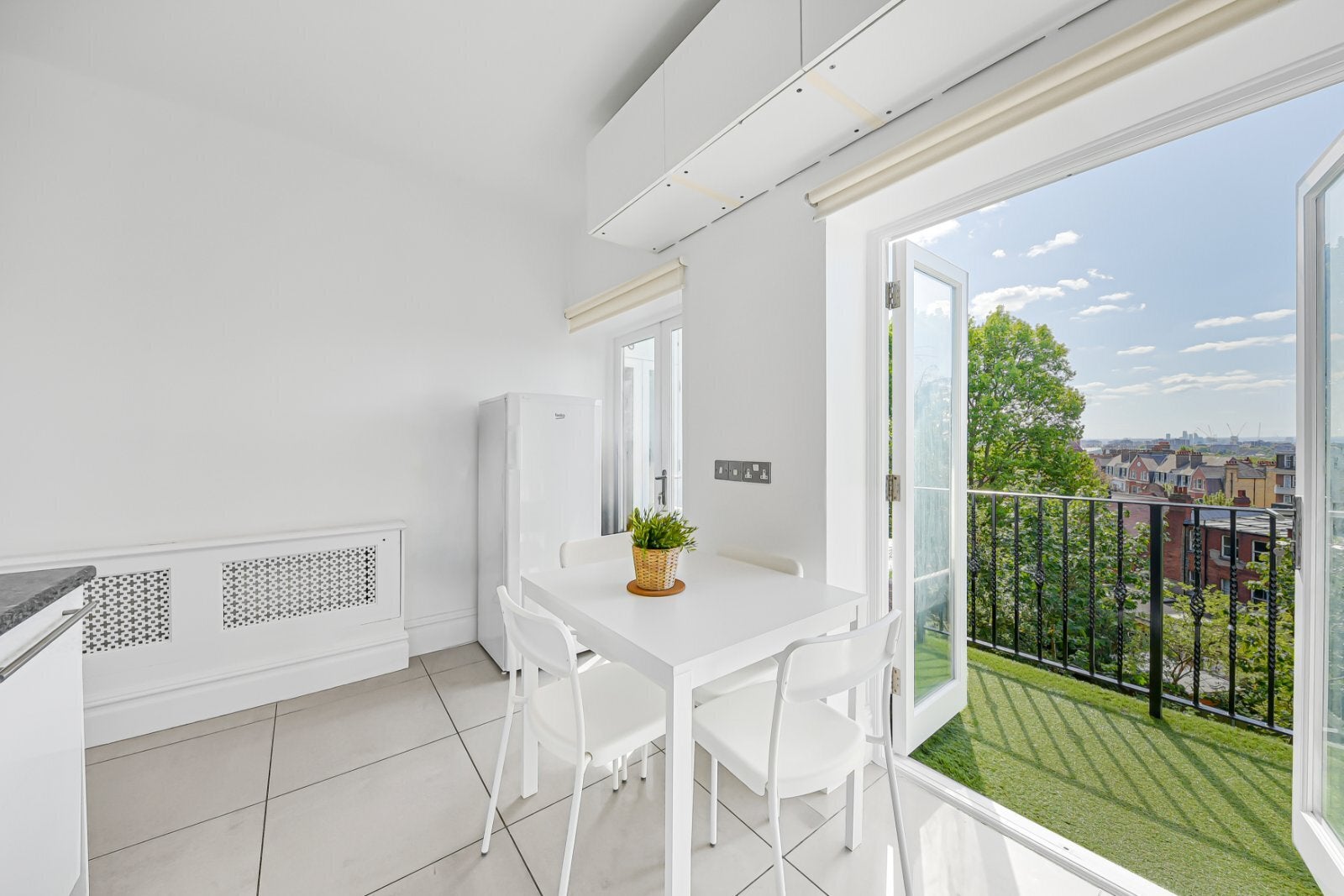 Flat Frognal Lane in Greater London