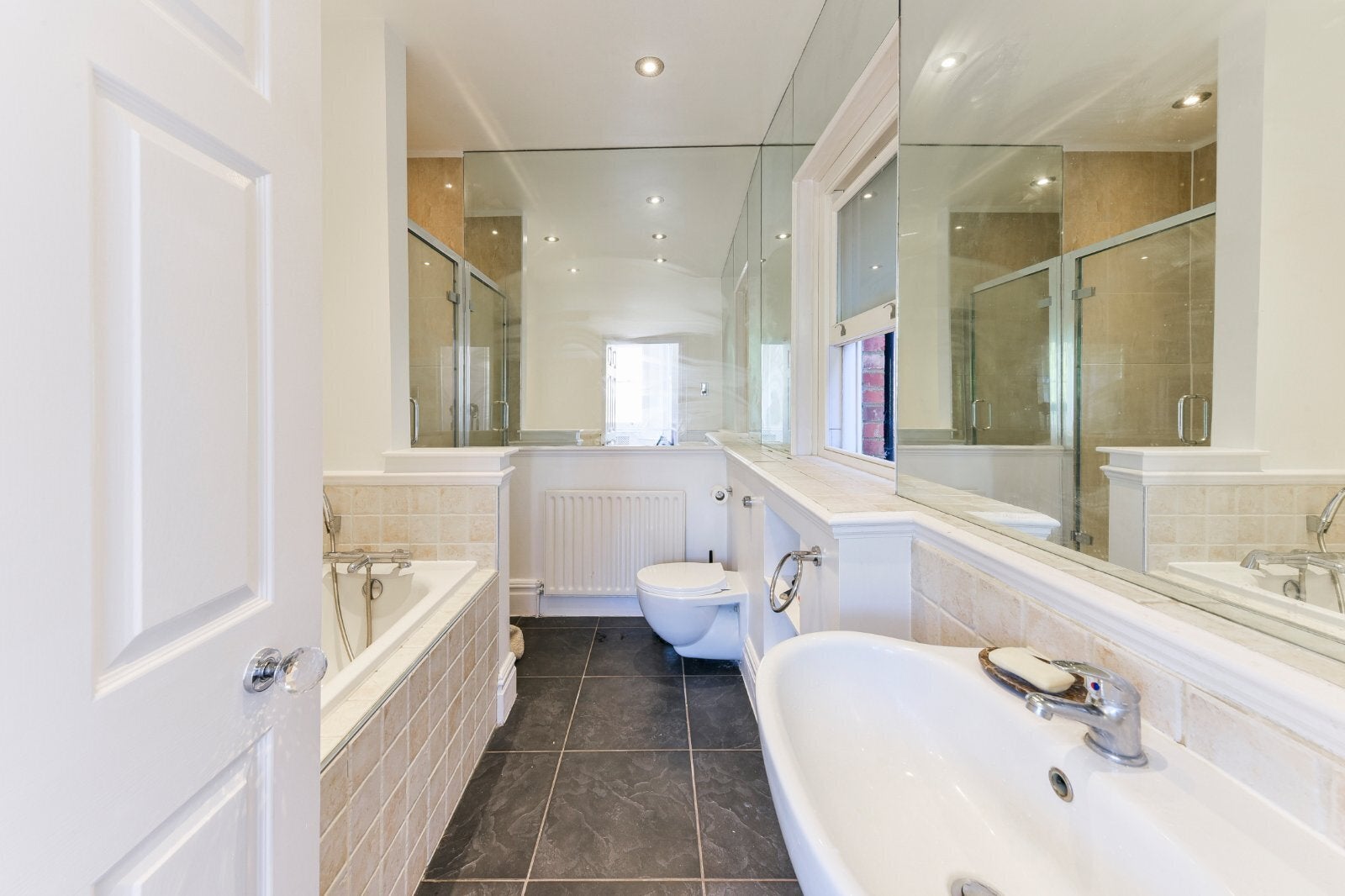 Flat Frognal Lane in Greater London