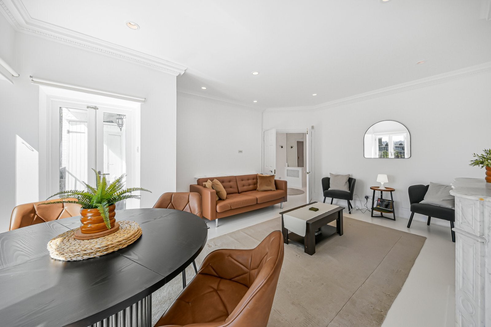 Flat Frognal Lane in Greater London