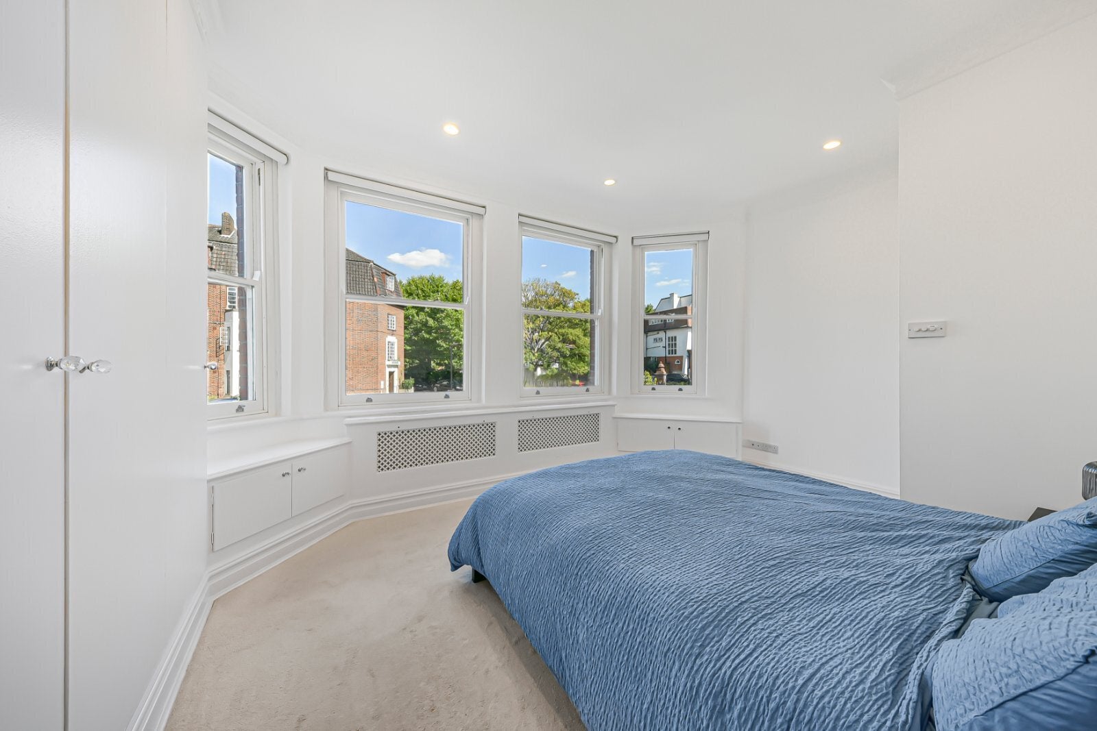 Flat Frognal Lane in Greater London