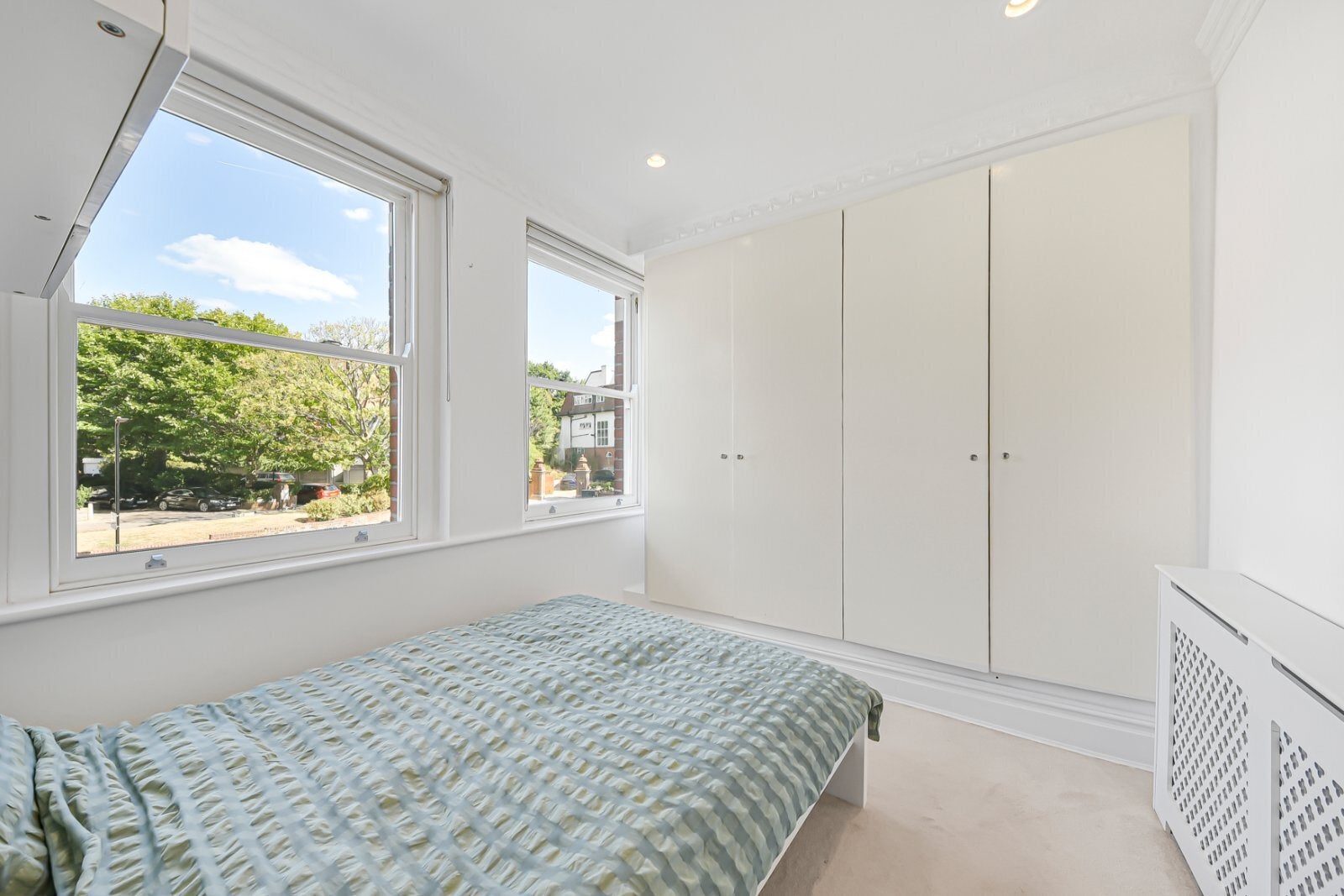 Flat Frognal Lane in Greater London