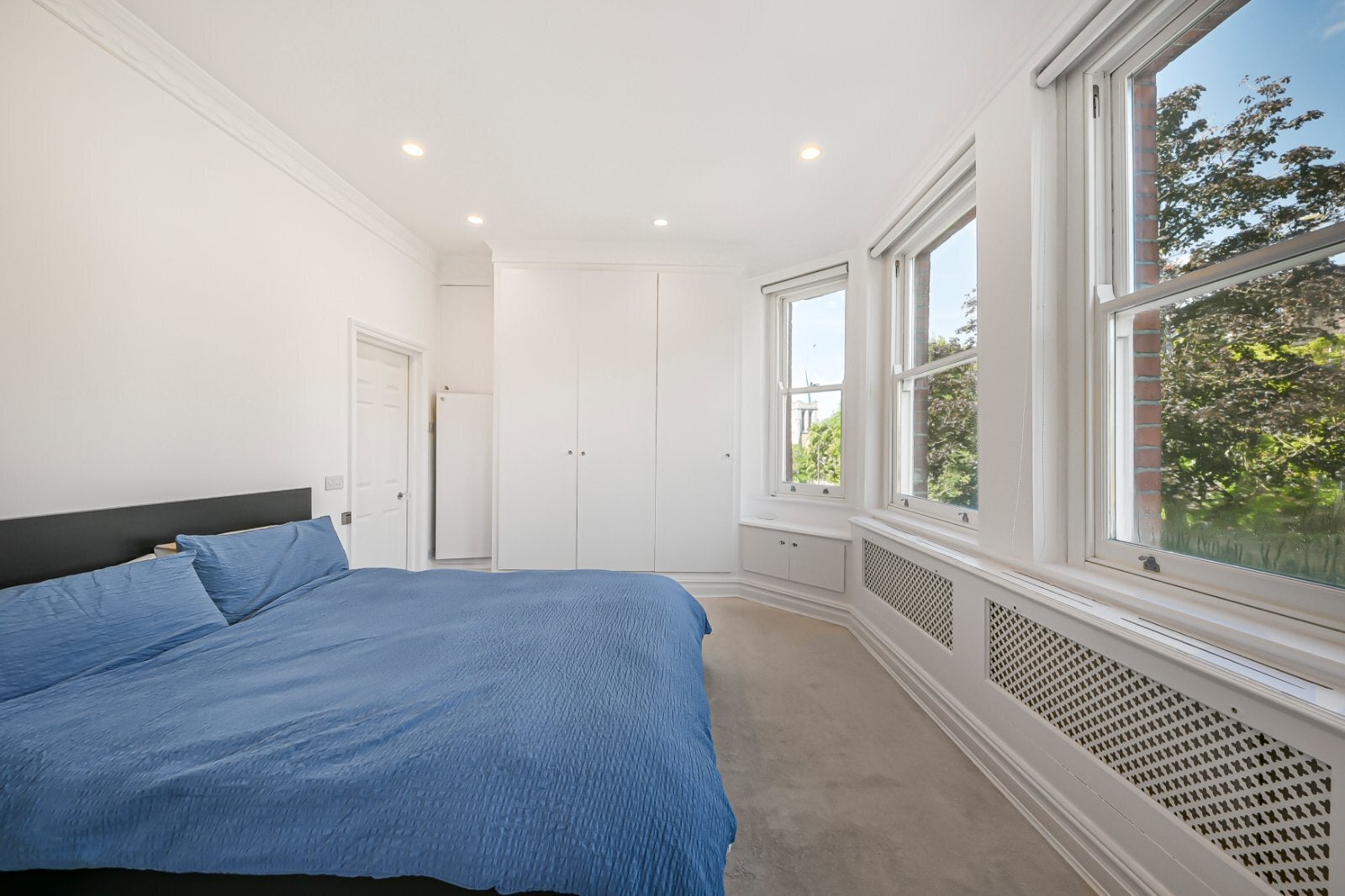 Flat Frognal Lane in Greater London