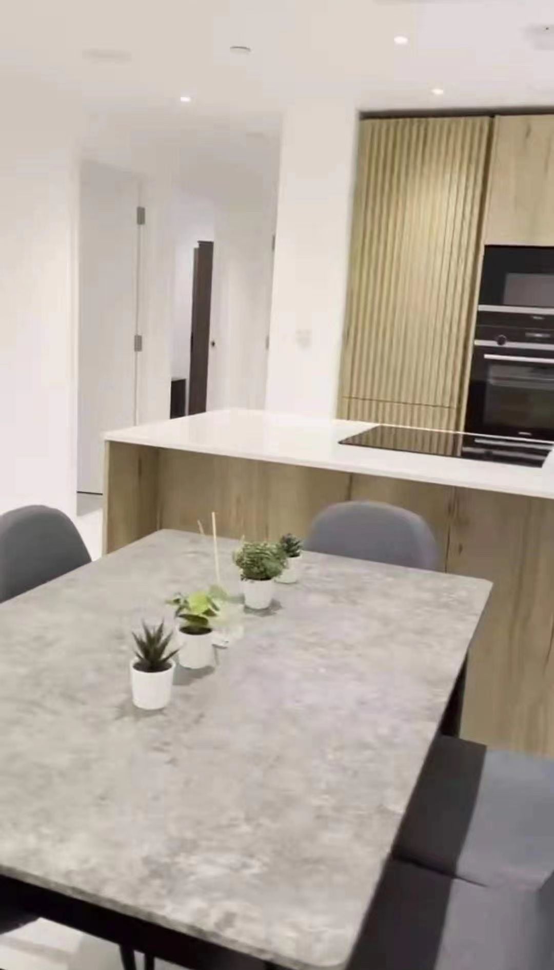 Flat Sidney Street in Greater London