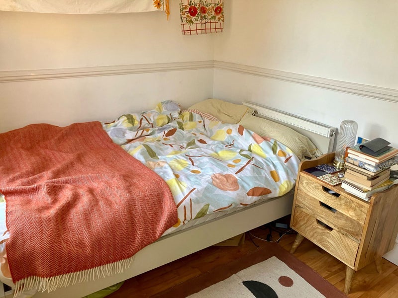 Room Queen's Road in Greater London