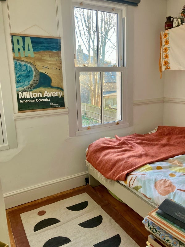 Room Queen's Road in Greater London