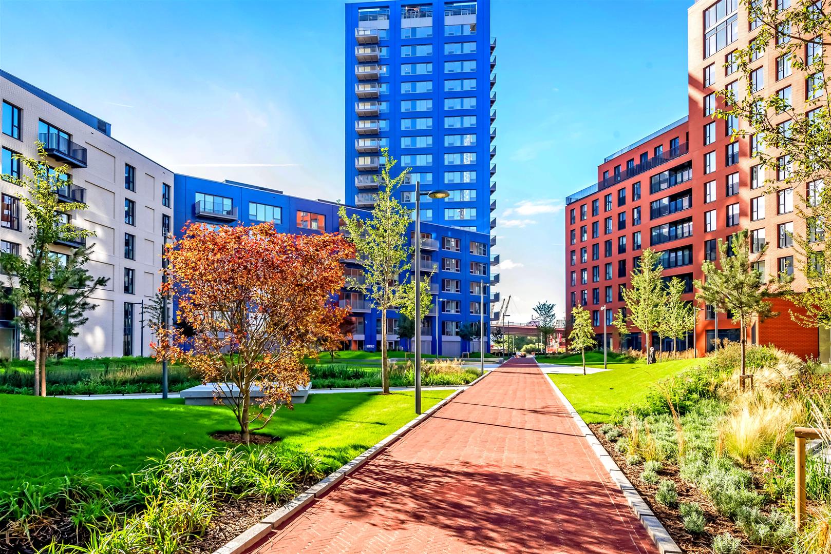 Flat Botanic Square in Greater London