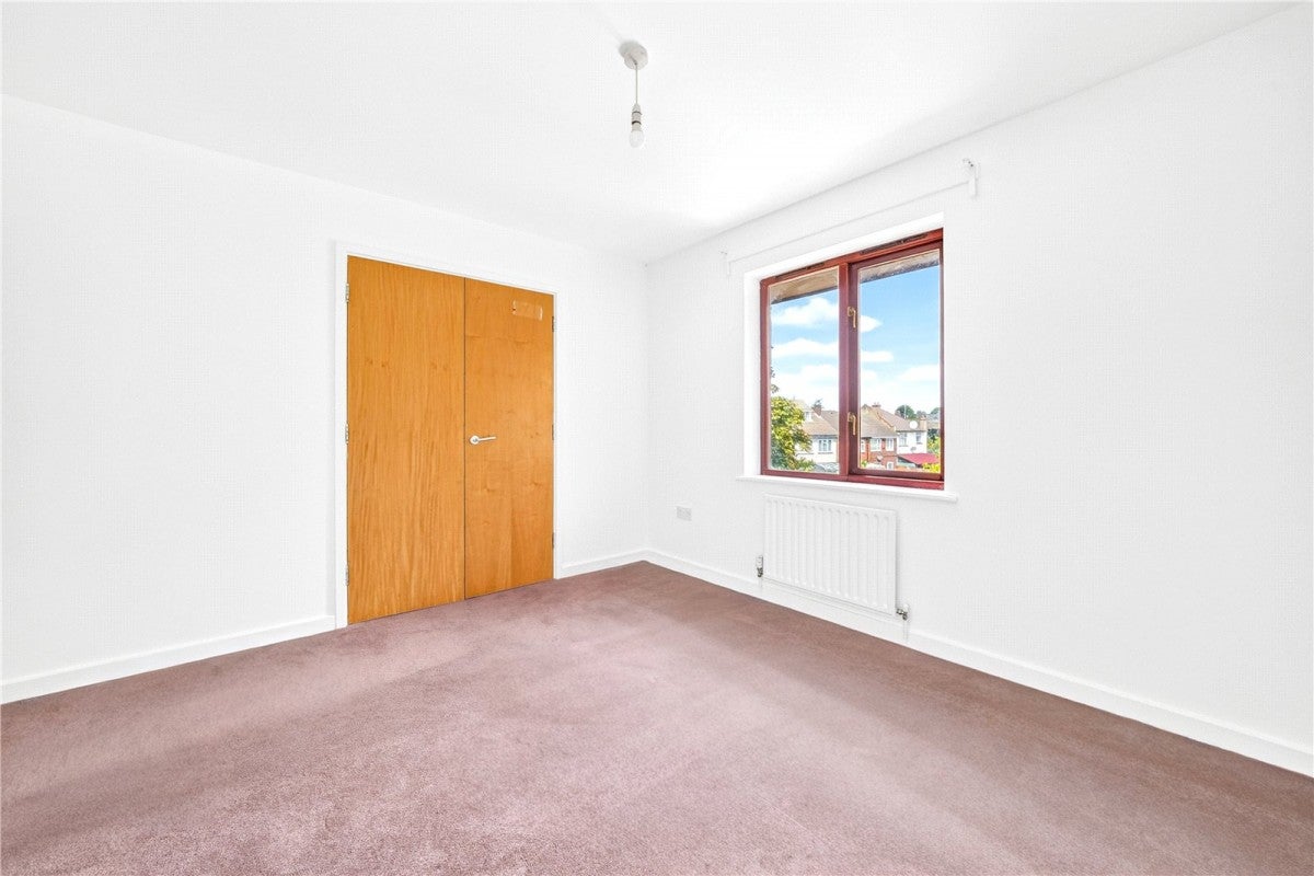 Flat Hale End Road in Greater London
