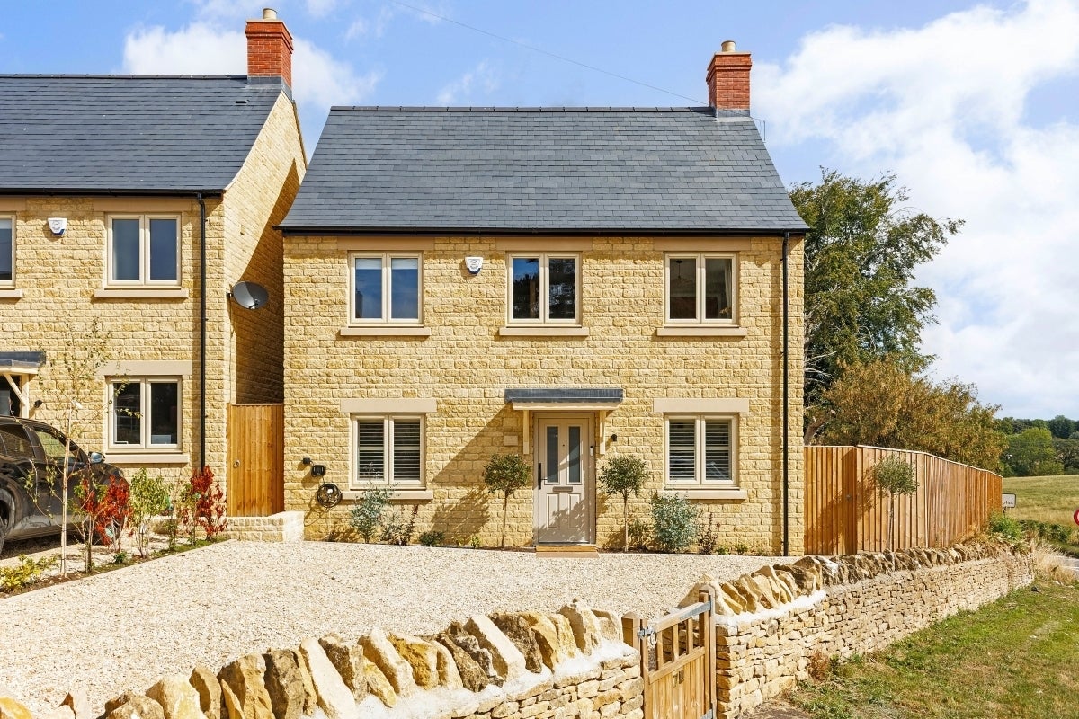 House Cleveley Road in West Oxfordshire