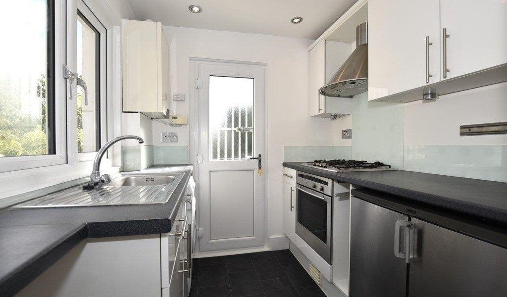 Flat Hermon Hill in Greater London