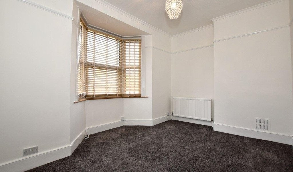 Flat Hermon Hill in Greater London