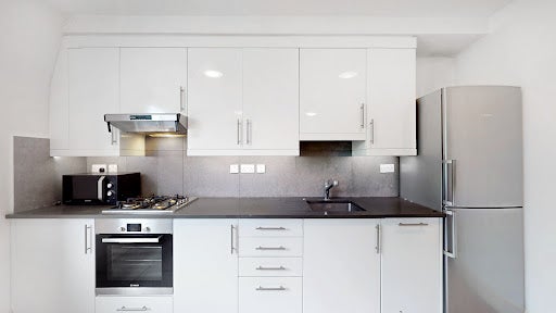 Flat New Broadway in Greater London