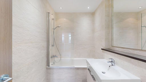 Flat New Broadway in Greater London