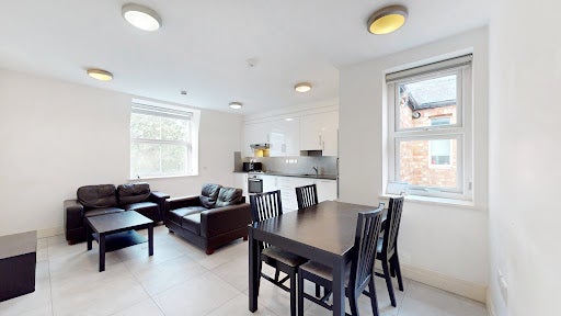 Flat New Broadway in Greater London