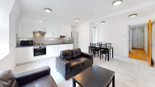 Flat New Broadway in Greater London