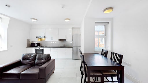 Flat New Broadway in Greater London