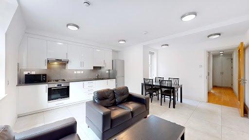Flat New Broadway in Greater London