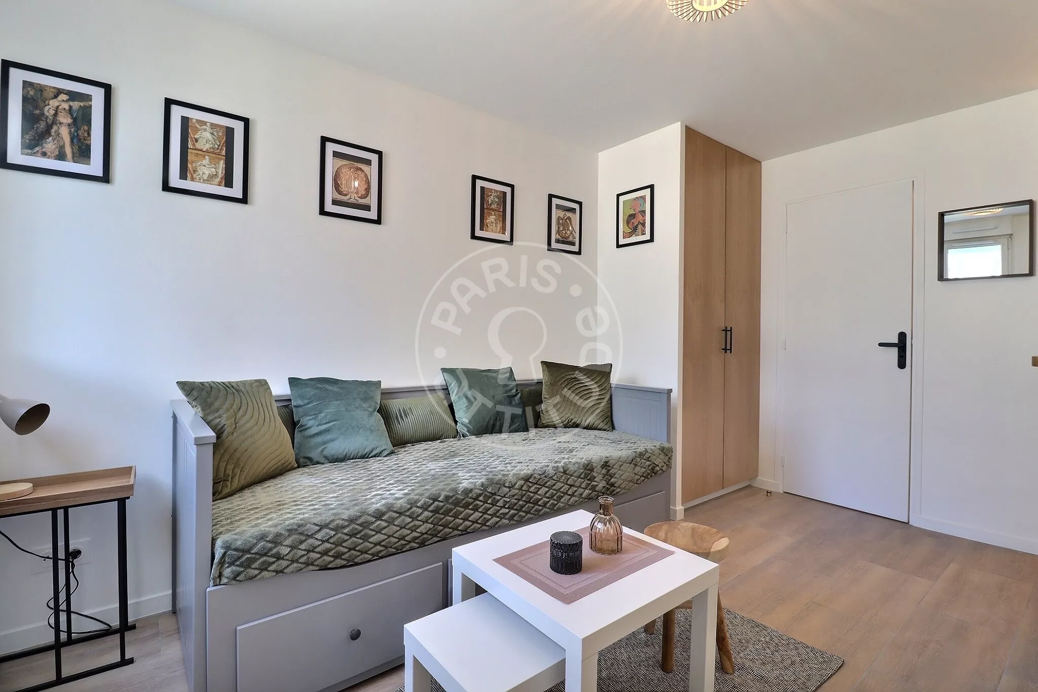 Flat Rue du Buisson Saint-Louis in Paris