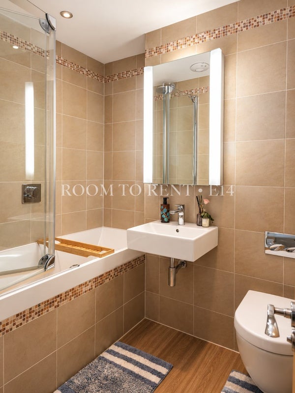 Room St. Davids Square in Greater London
