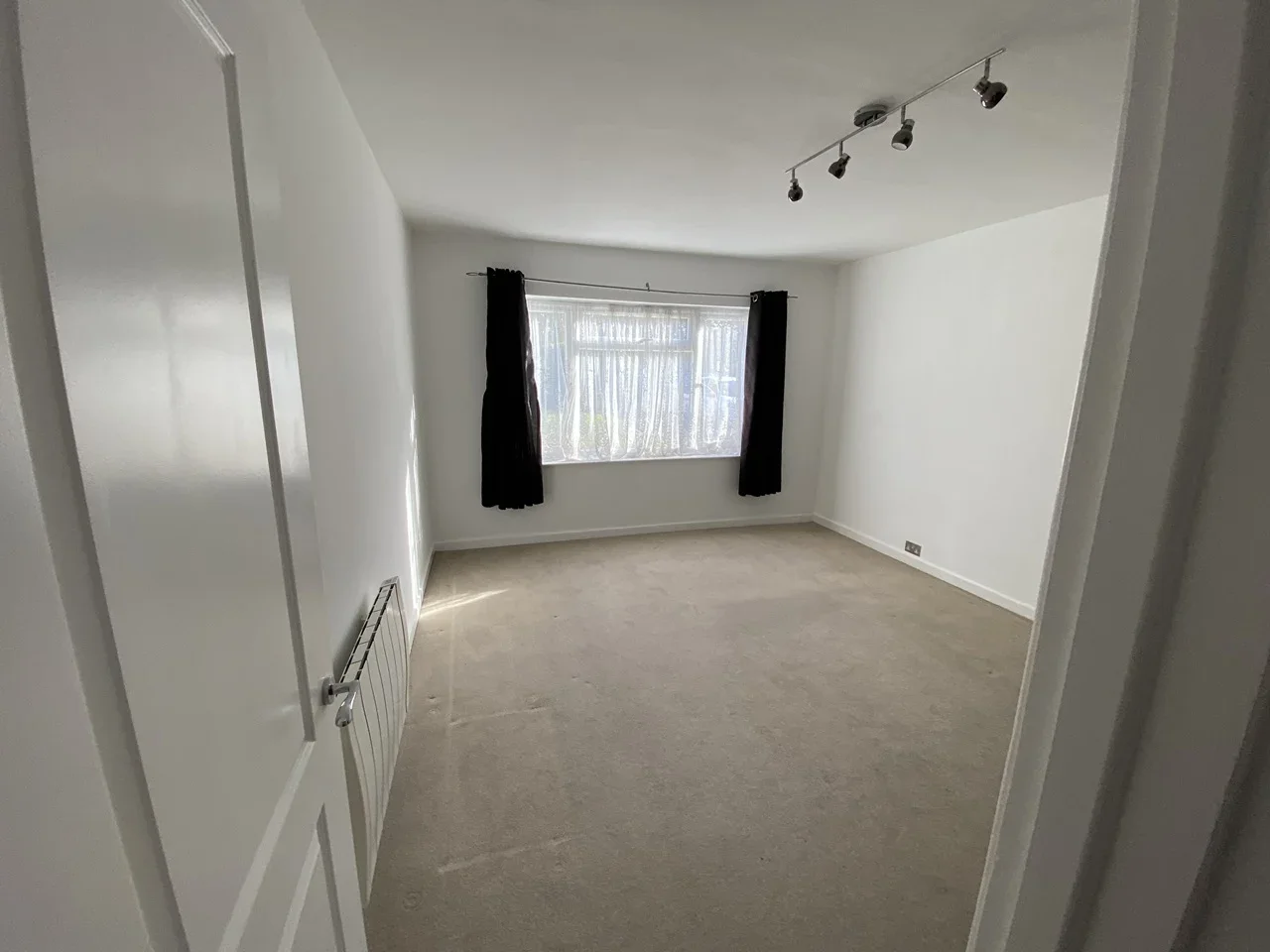 Flat Staines Road in Greater London