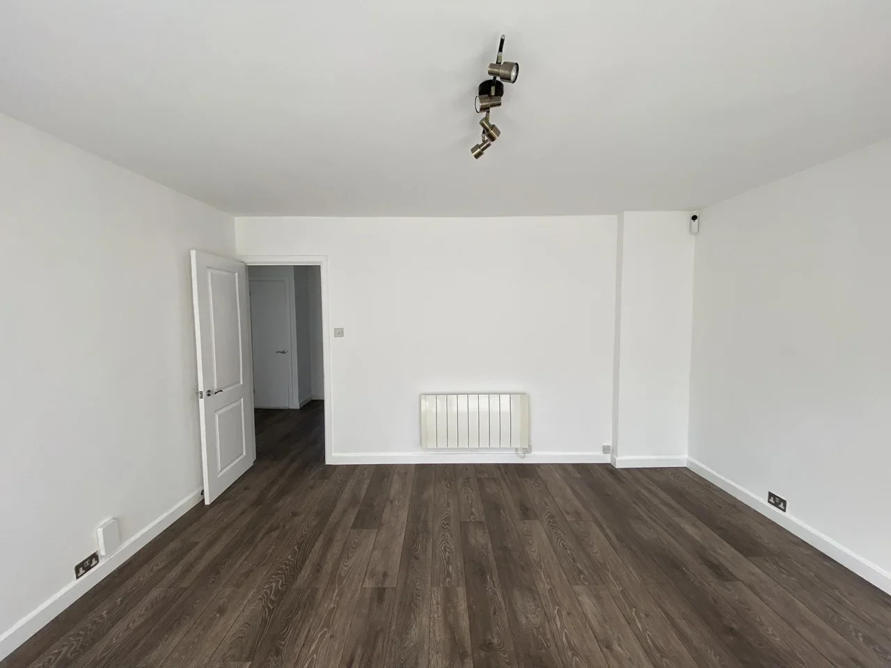 Flat Staines Road in Greater London