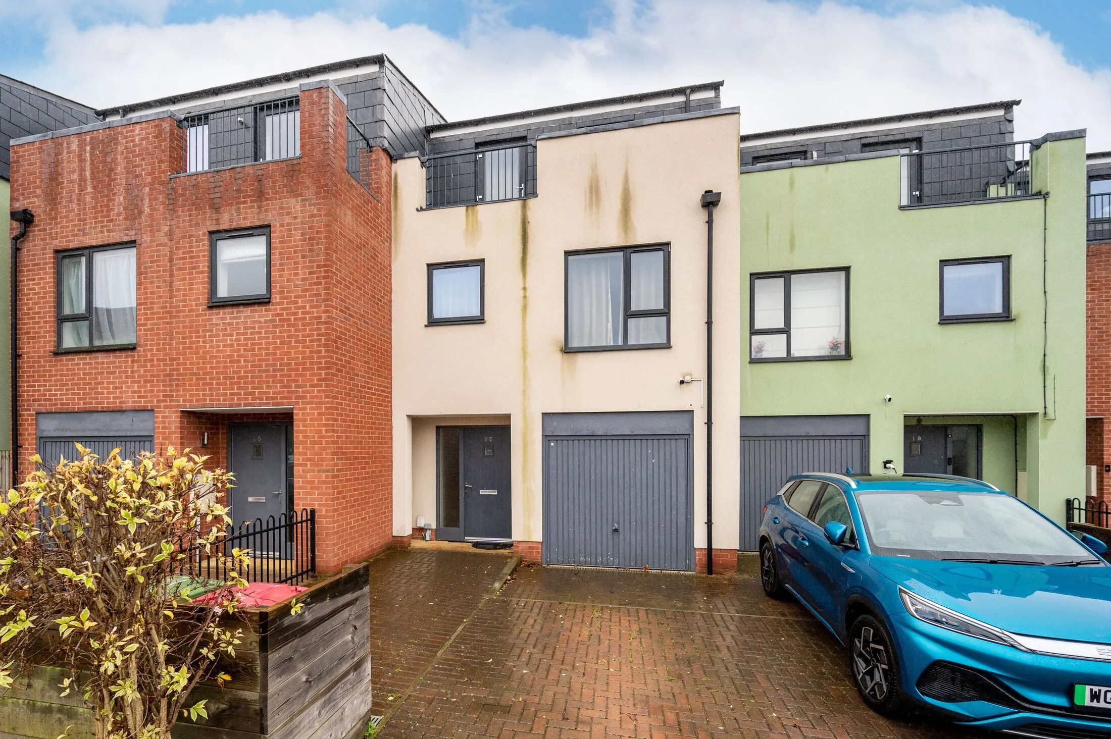 House Finefield Walk1 in Slough