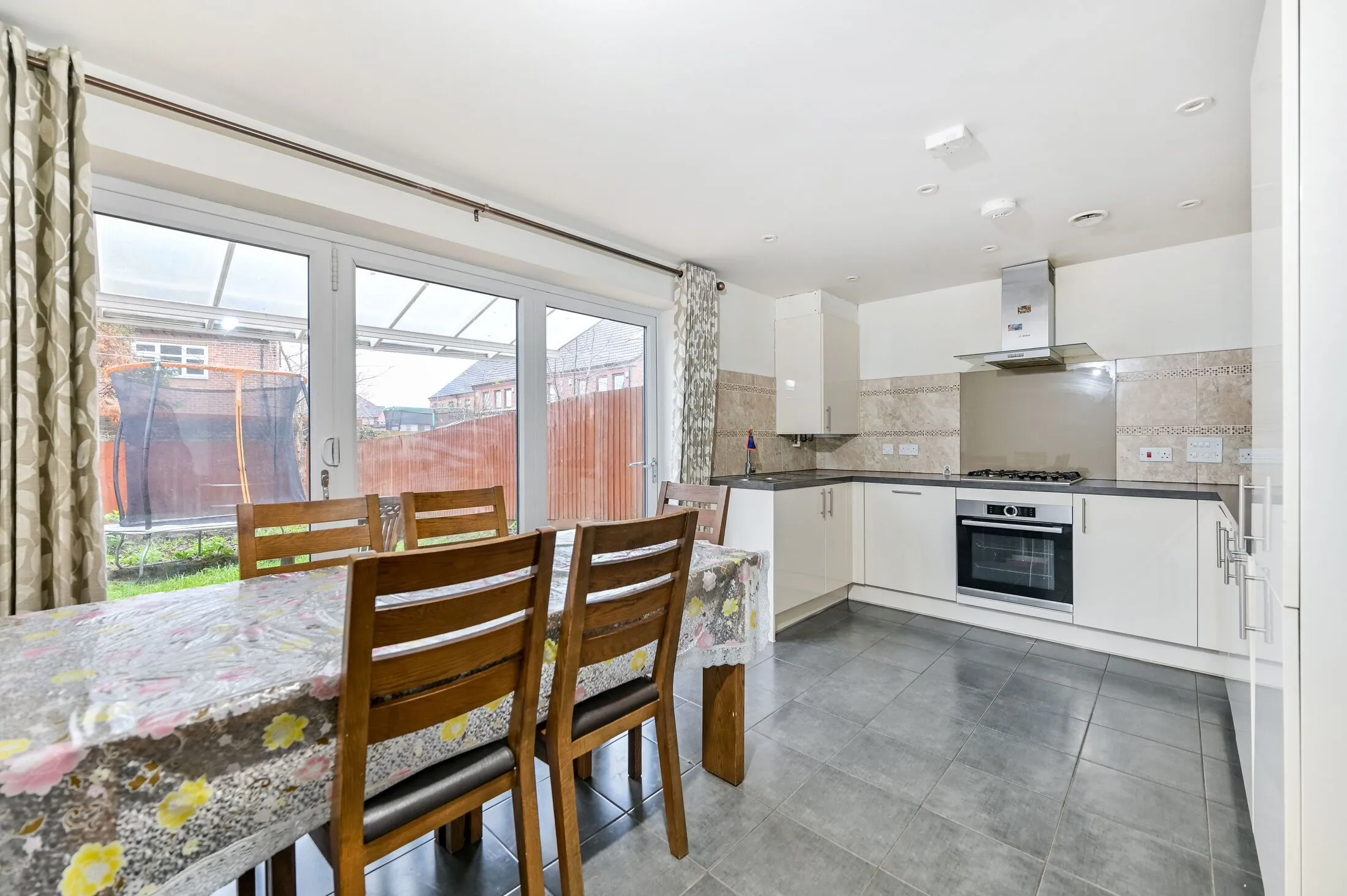 House Finefield Walk1 in Slough