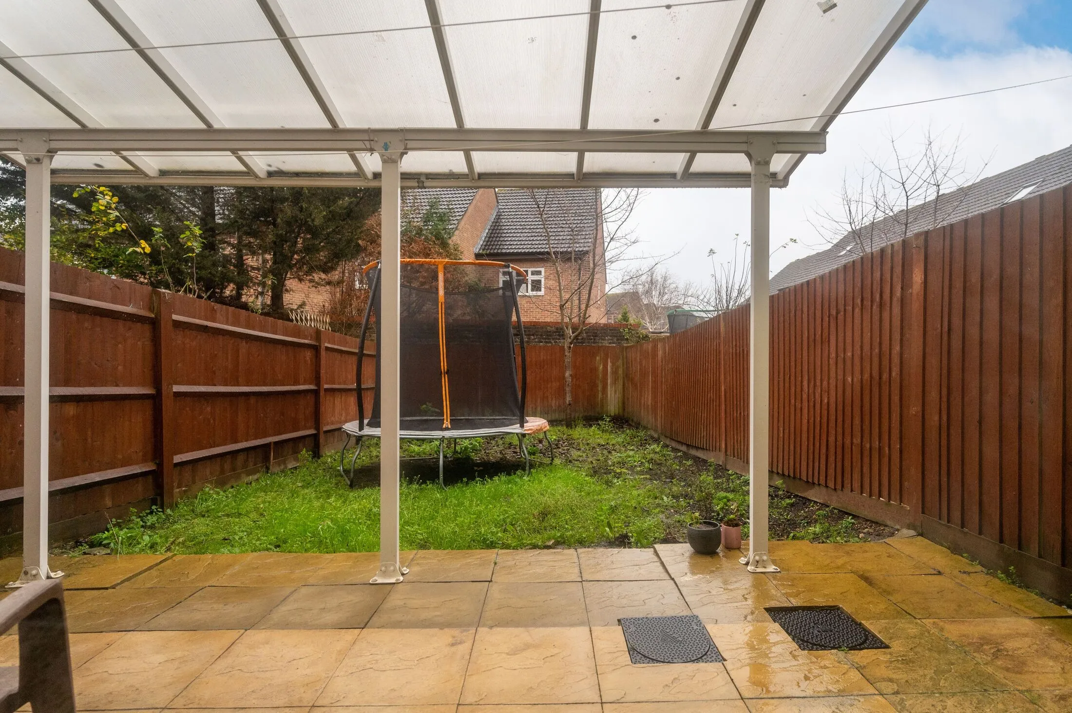 House Finefield Walk1 in Slough