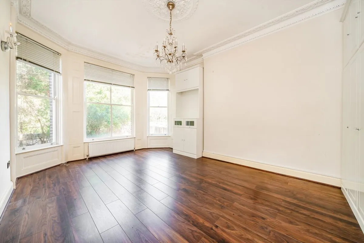 Flat Woodlands Road in Greater London