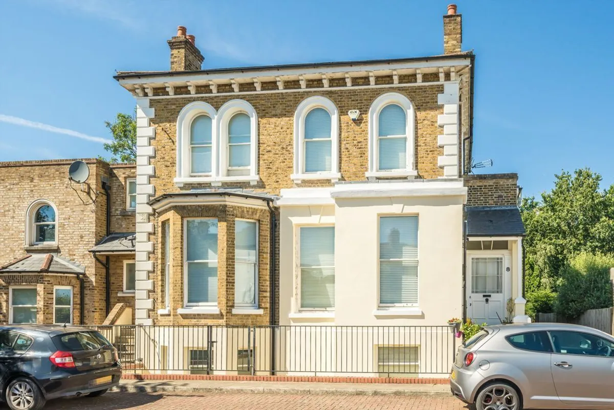 Flat Woodlands Road in Greater London