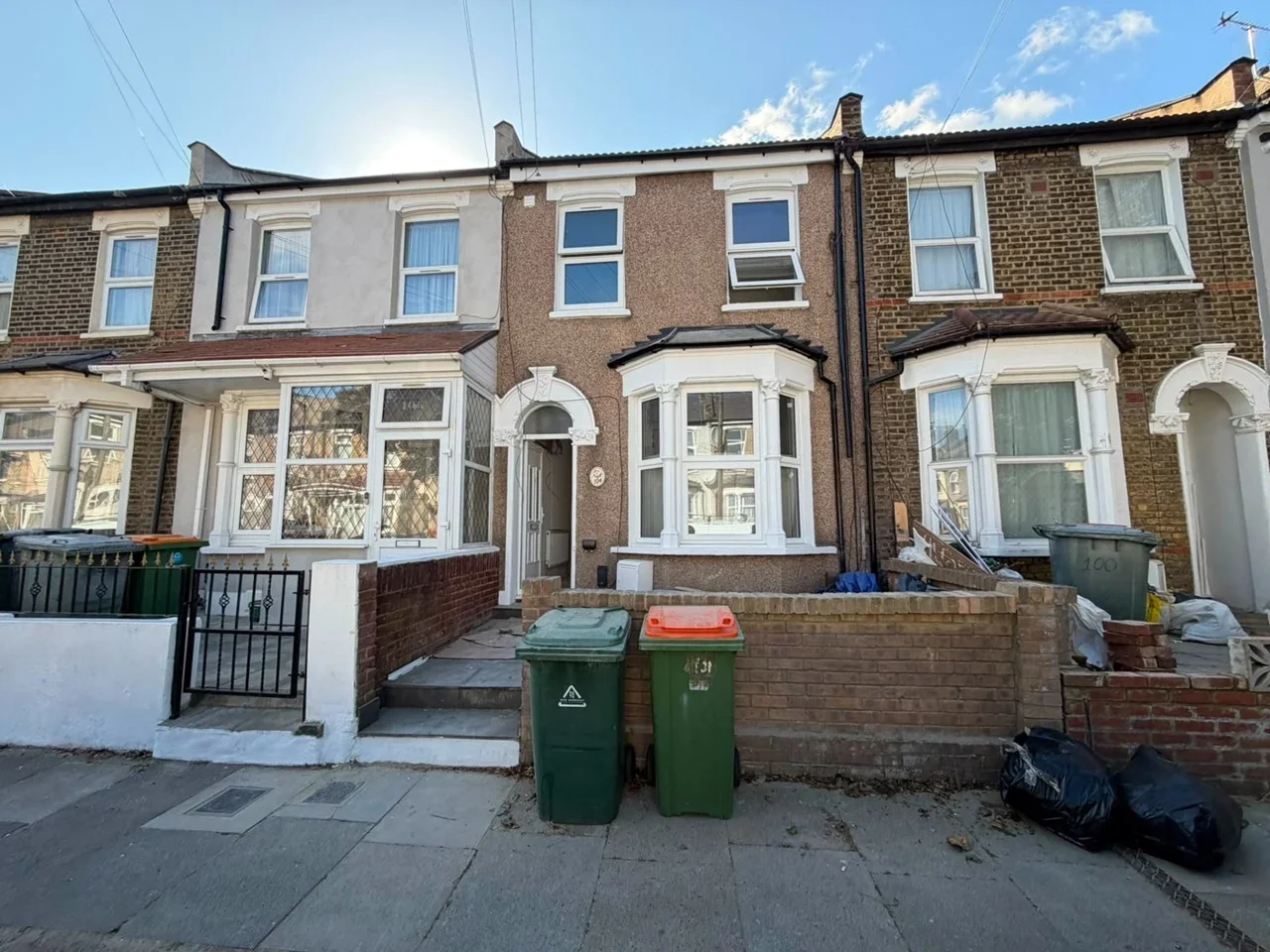 House Sutton Court Road in Greater London