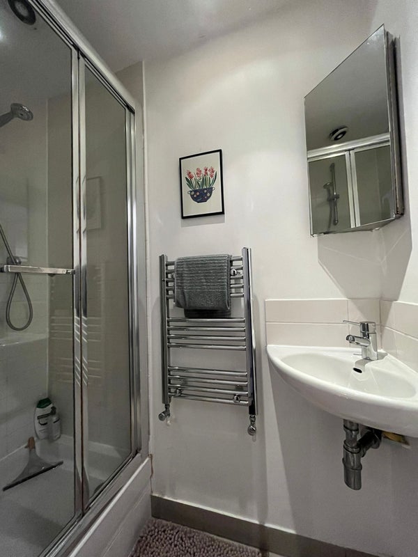 Room Bellefields Road in Greater London