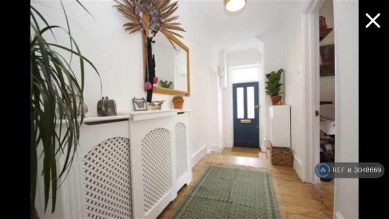 Flat Clementina Road in Greater London