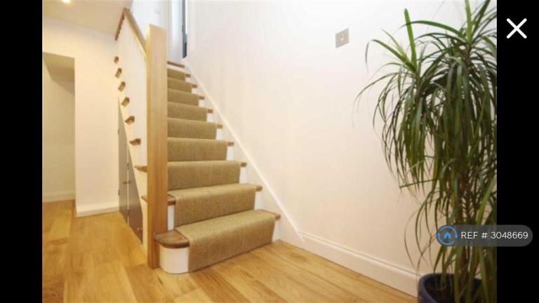 Flat Clementina Road in Greater London