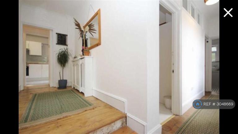 Flat Clementina Road in Greater London