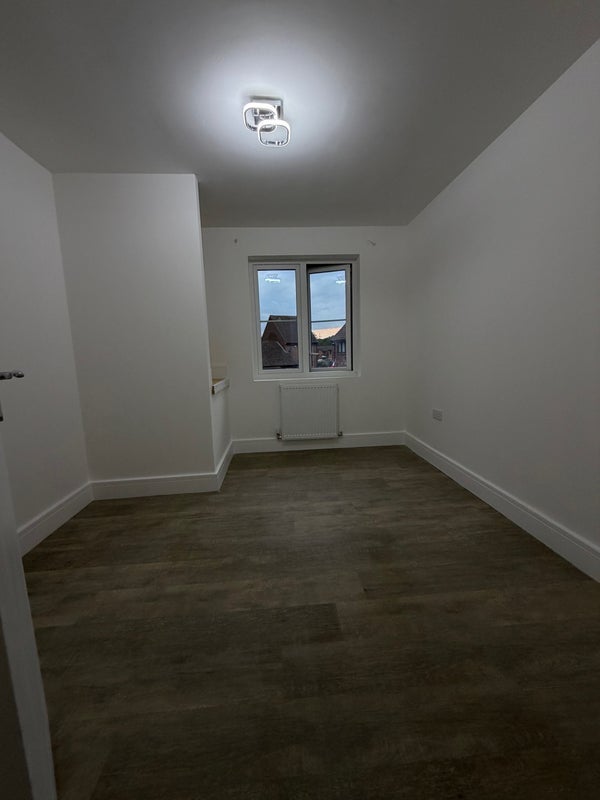 Room Wakerley Close in Greater London