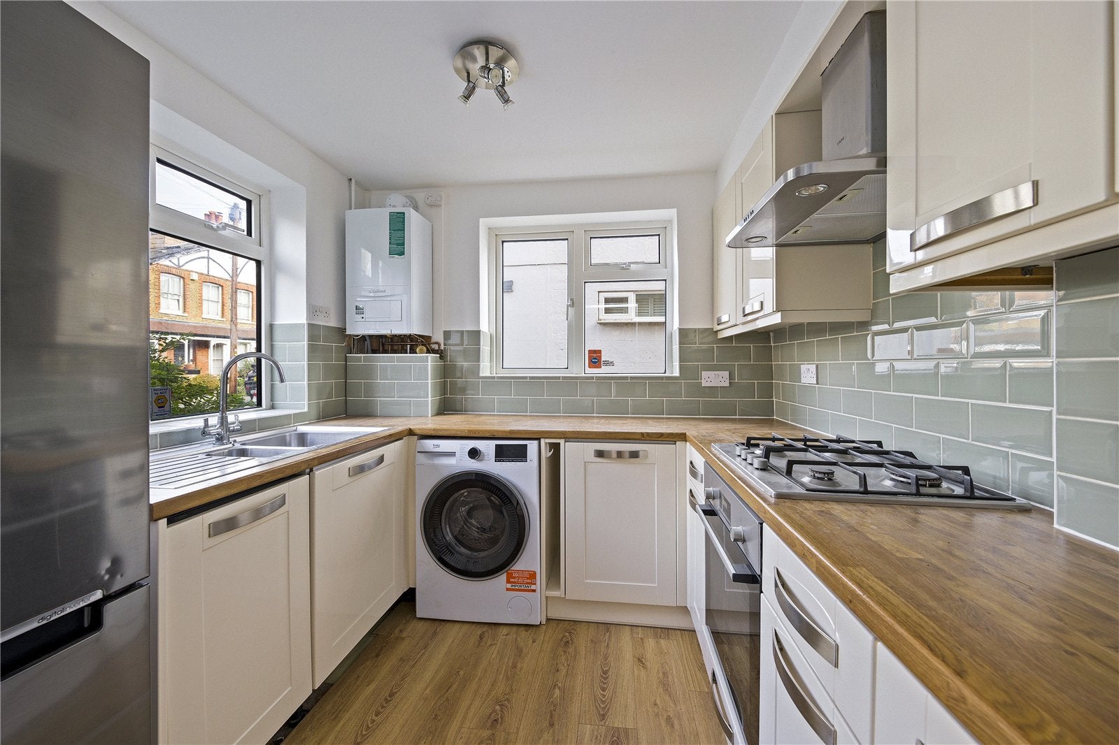 Flat Orchard Road in Greater London