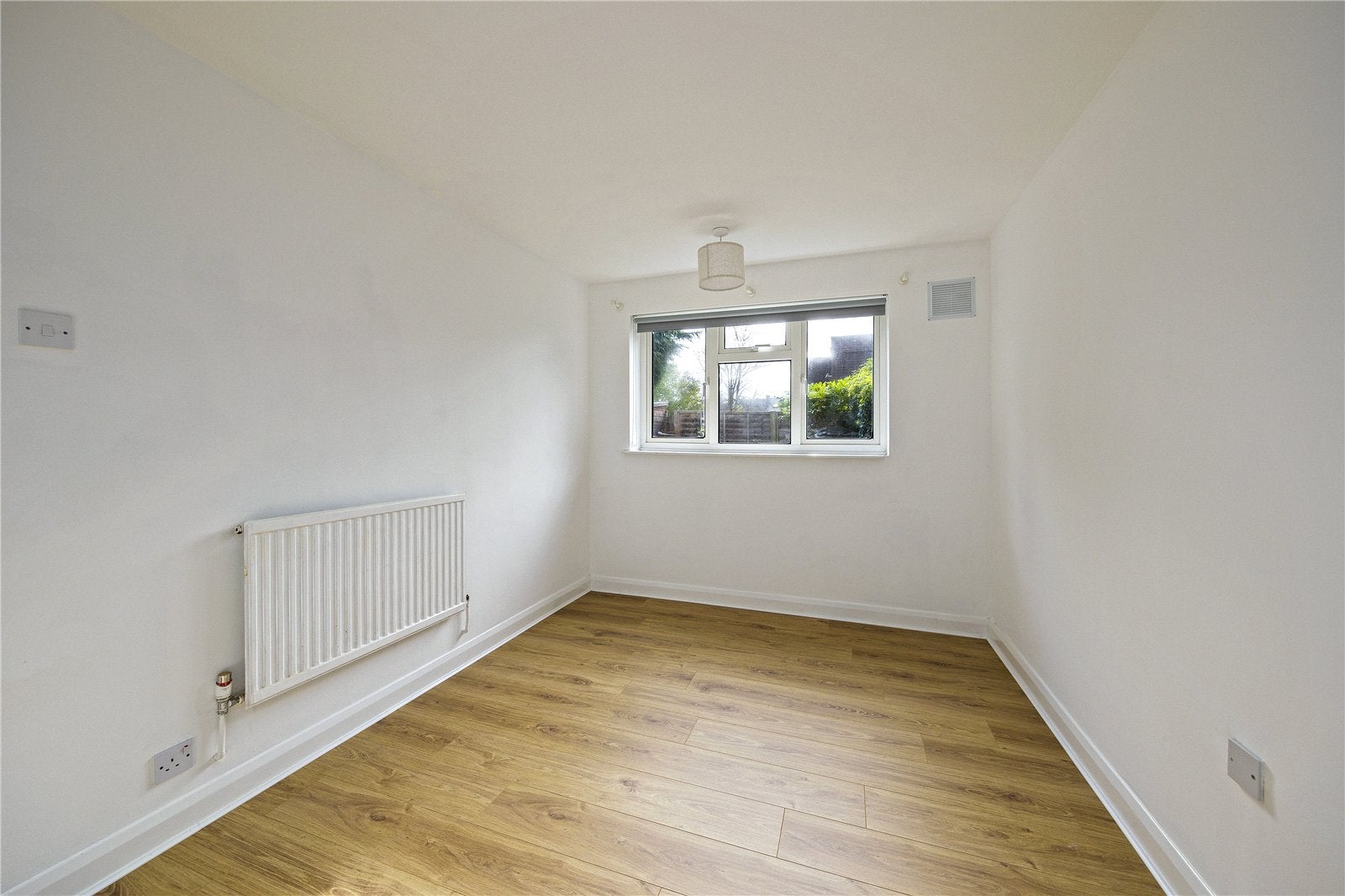 Flat Orchard Road in Greater London