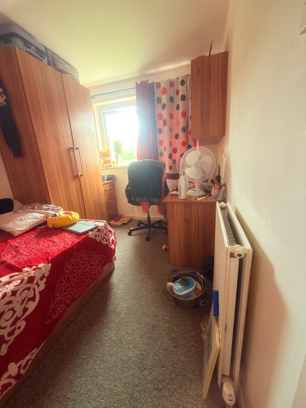 Room Holborn Grove in Leeds
