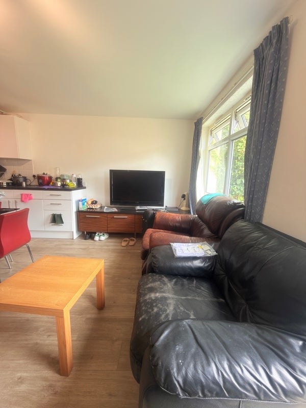 Room Holborn Grove in Leeds