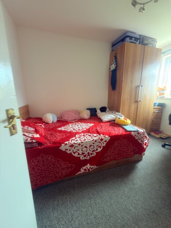 Room Holborn Grove in Leeds