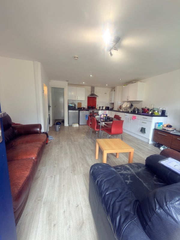 Room Holborn Grove in Leeds
