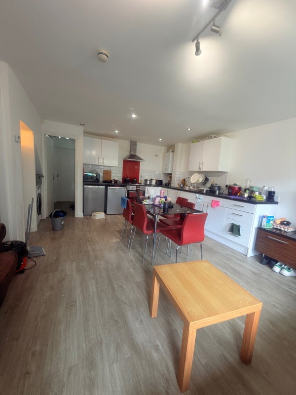 Room Holborn Grove in Leeds