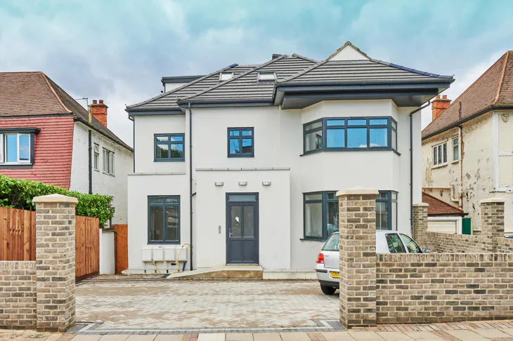 Flat Hendon Way in Greater London